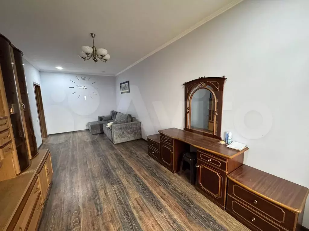 1-к. квартира, 60 м, 2/5 эт. - Фото 1