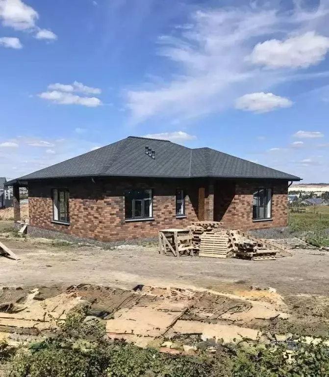 Дом в Белгородская область, Белгород пер. 2-й Дарницкий, 30 (130 м) - Фото 1