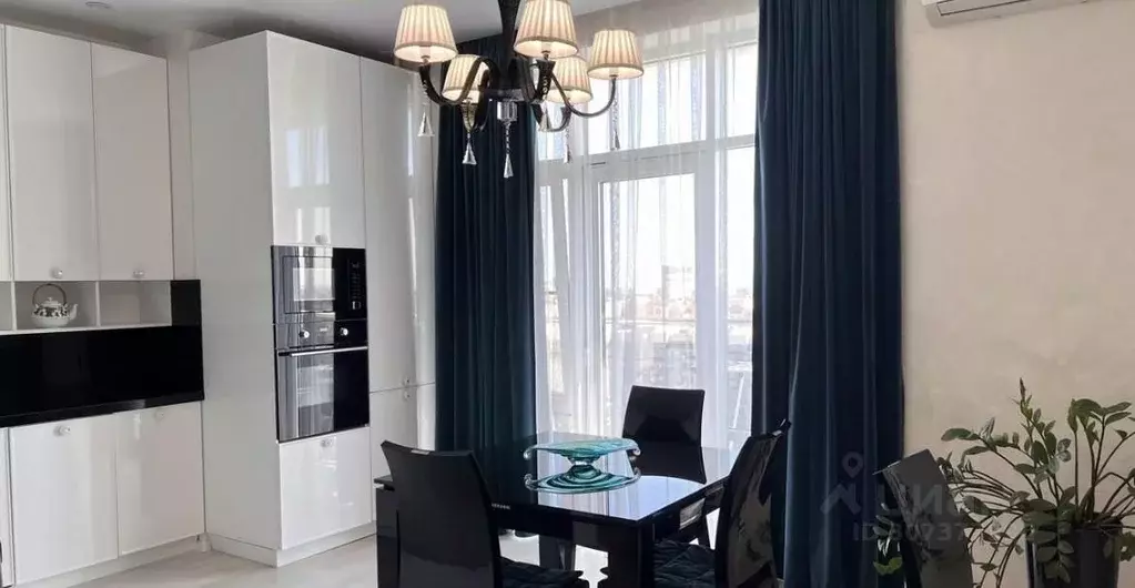 2-к кв. Астраханская область, Астрахань Донбасская ул., 3 (84.0 м) - Фото 1