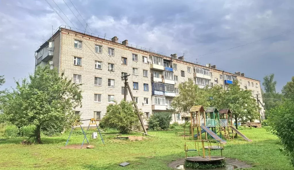 3-к кв. Псковская область, Невель ул. Горького, 92 (58.7 м) - Фото 0