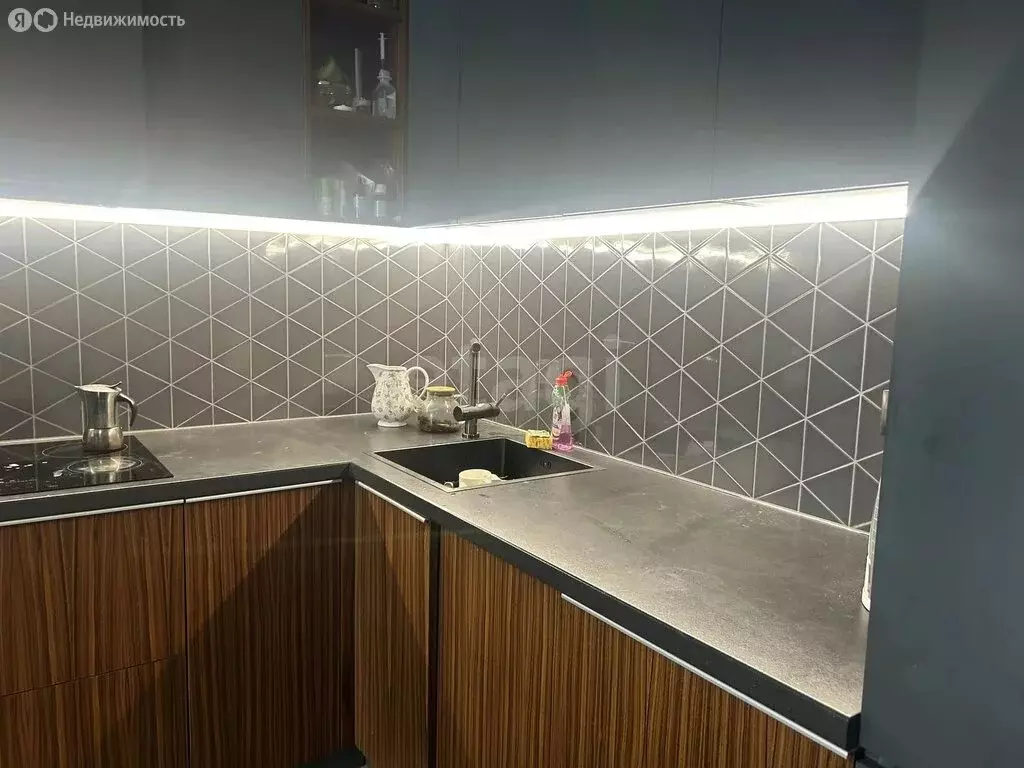 2-комнатная квартира: Тюмень, Севастопольская улица, 2к4 (77 м) - Фото 1