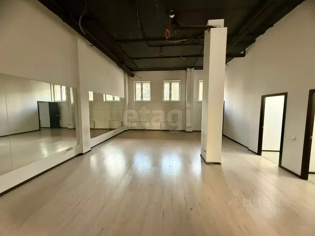 Помещение свободного назначения в Красноярский край, Красноярск ул. ... - Фото 1