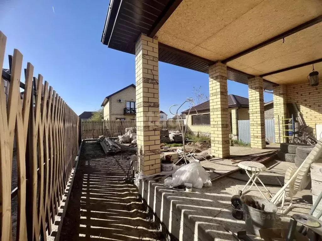 Дом в Астраханская область, Астрахань ул. 9-я Литейная, 64 (200 м) - Фото 1