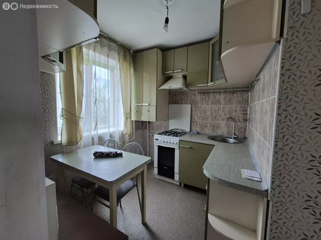 3-комнатная квартира: Астрахань, Коммунистическая улица, 68 (60 м) - Фото 0