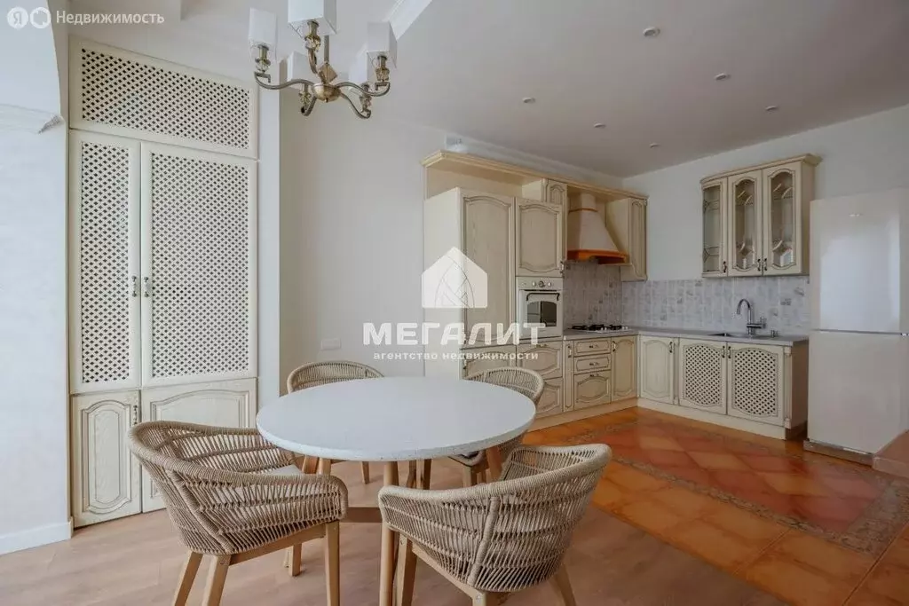 4-комнатная квартира: Казань, улица Мулланура Вахитова, 8 (131.5 м) - Фото 2