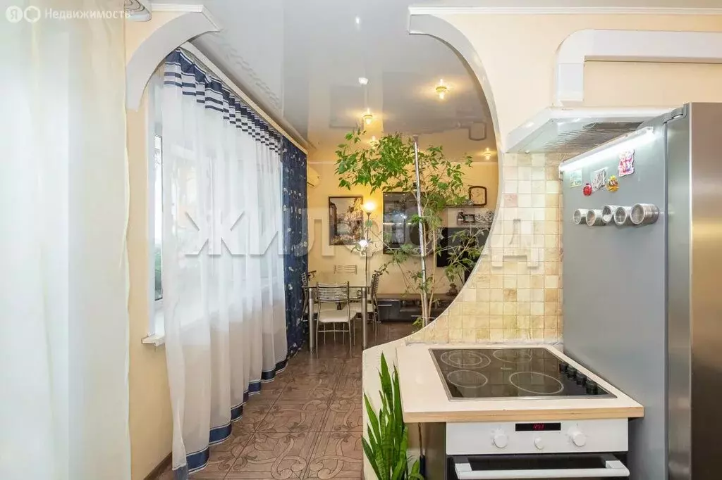 3-комнатная квартира: Бердск, улица Ленина, 13А (72 м) - Фото 1