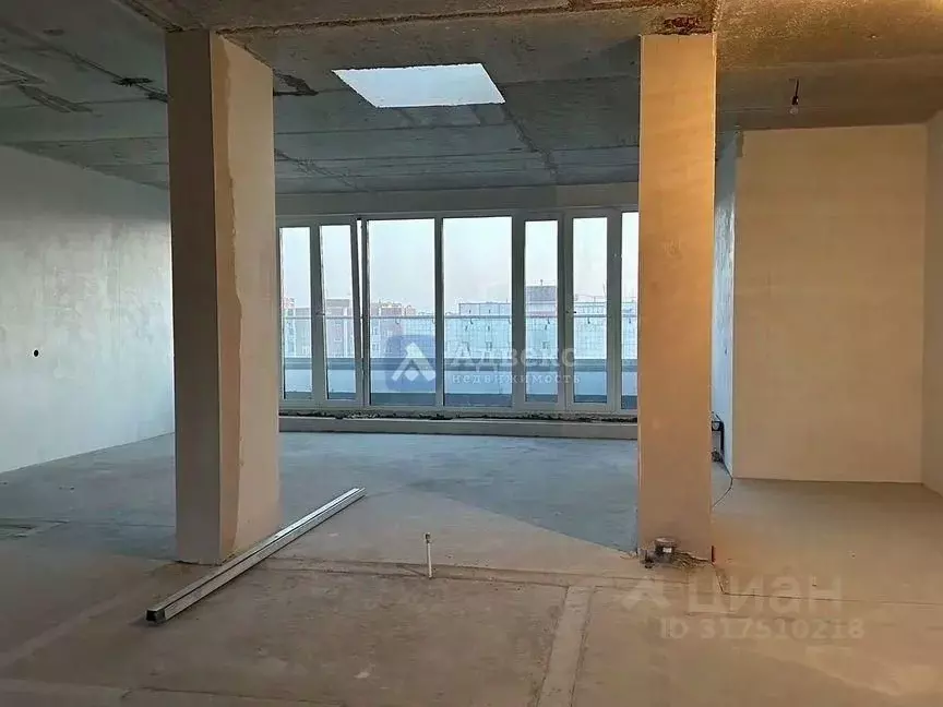 3-к кв. Тюменская область, Тюмень ул. 50 лет Октября, 57В (122.0 м) - Фото 0