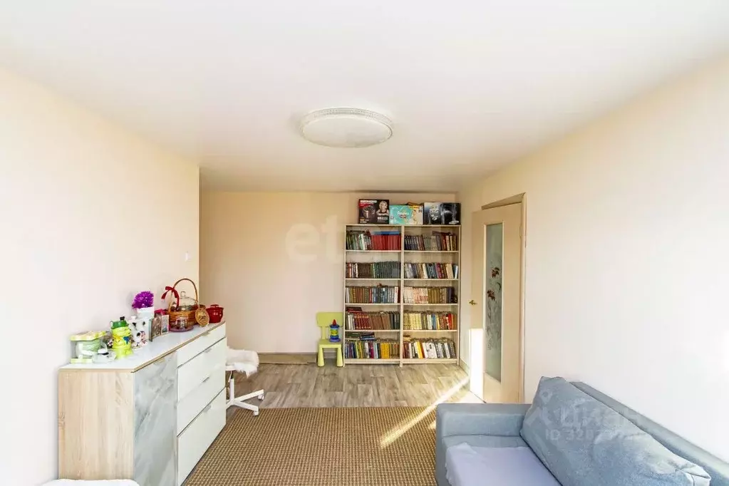 2-к кв. Тюменская область, Тюмень ул. Республики, 6 (32.9 м) - Фото 1