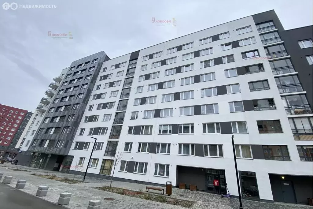 3-комнатная квартира: Екатеринбург, улица Академика Ландау, 51 (67 м) - Фото 1