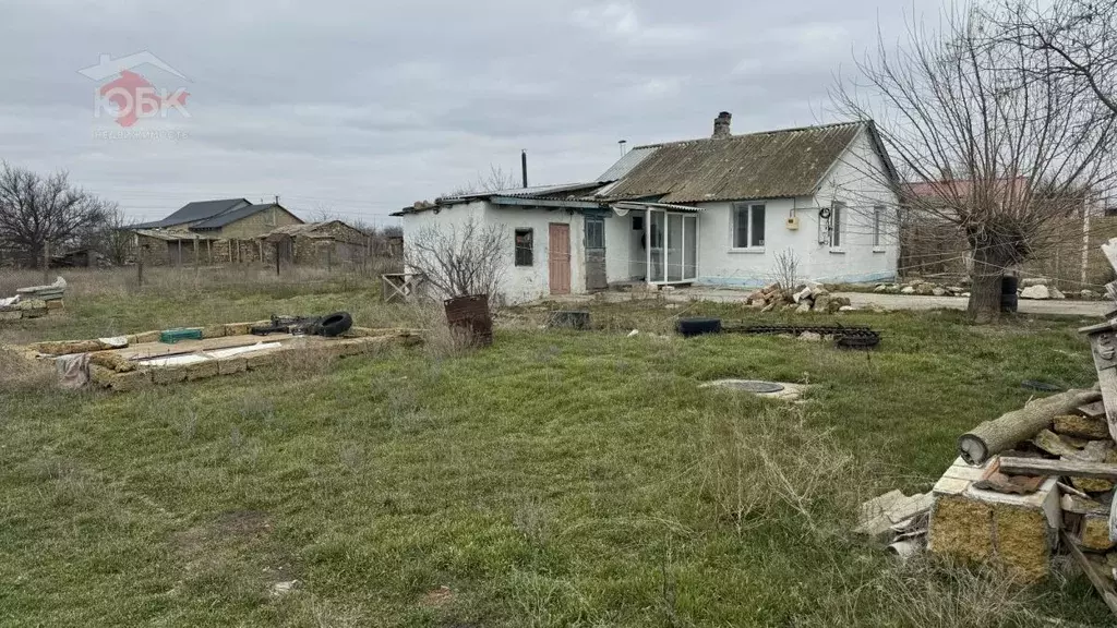 Дом в Крым, Сакский район, Суворовское с/пос, с. Великое ул. ... - Фото 2