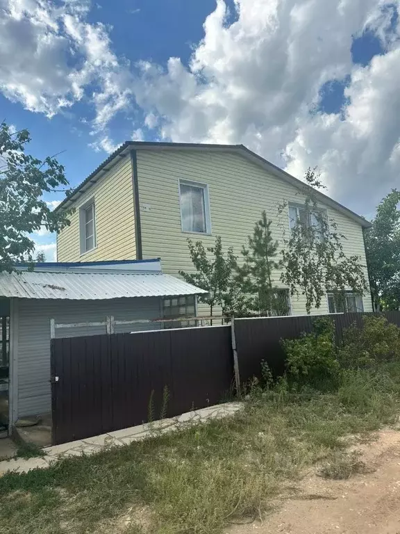 Дом в Волгоградская область, Светлоярский район, Большечапурниковское ... - Фото 1