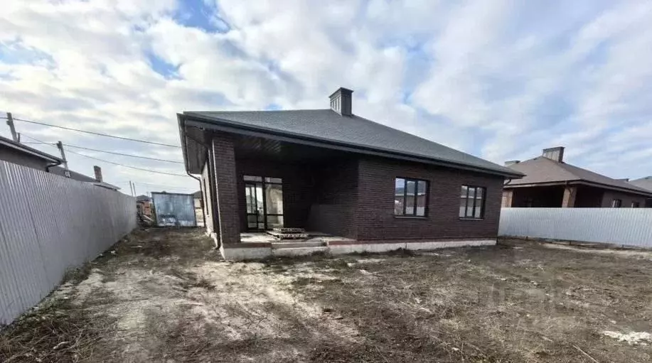 Дом в Ростовская область, Неклиновский район, с. Новобессергеневка ул. ... - Фото 1