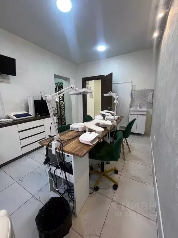 Помещение свободного назначения в Удмуртия, Ижевск ул. Максима ... - Фото 2