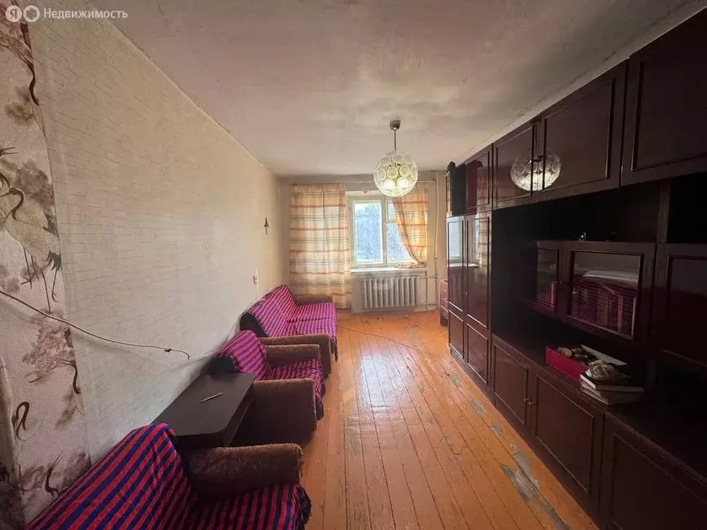 3-комнатная квартира: Ирбит, улица Логинова, 4 (56.4 м) - Фото 1