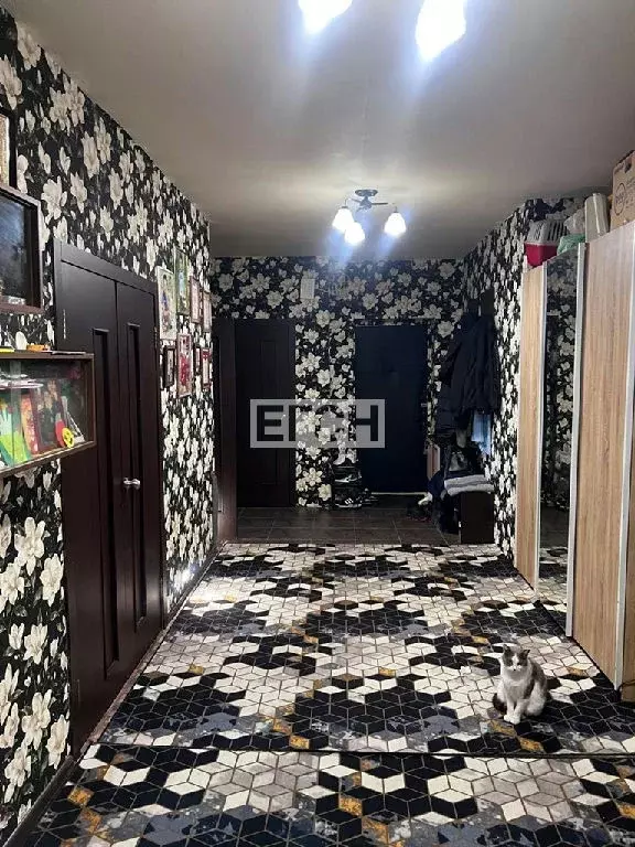 Продается 4-комнатная квартира - Фото 2