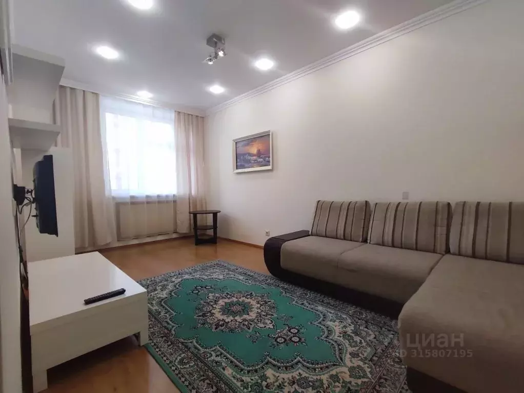 2-к кв. Татарстан, Казань ул. Павлюхина, 102А (64.0 м) - Фото 1