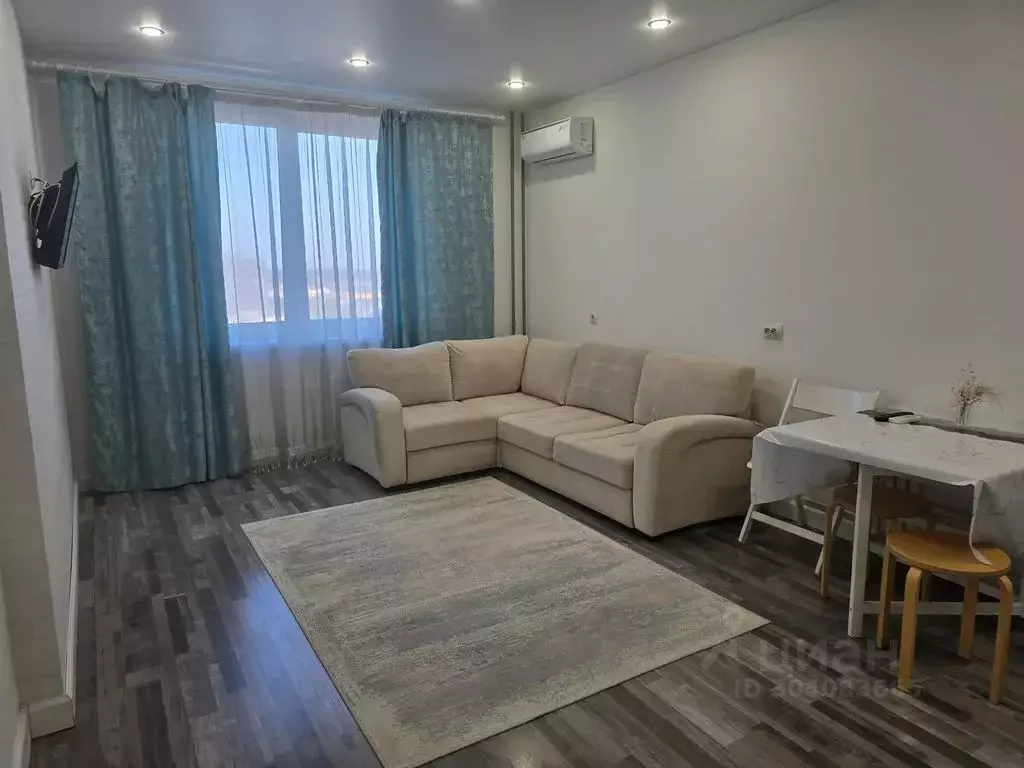 3-к кв. Тюменская область, Тюмень ул. Тимофея Чаркова, 81к1 (56.0 м) - Фото 0