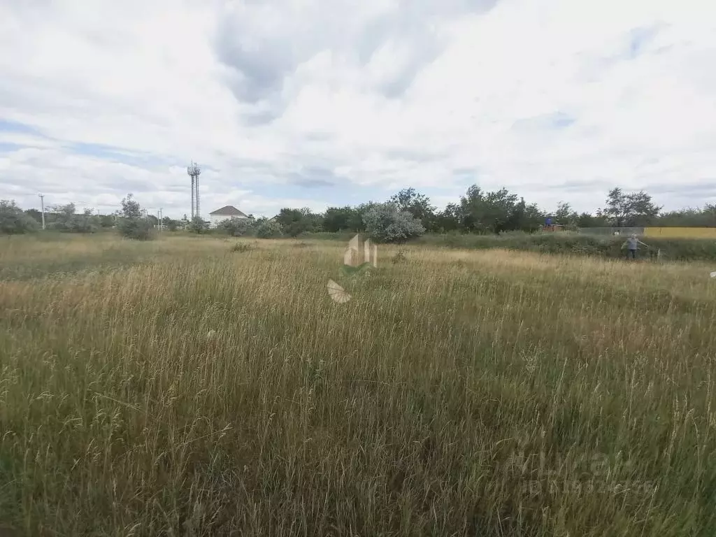 Участок в Саратовская область, Энгельсский район, Красноярское ... - Фото 0