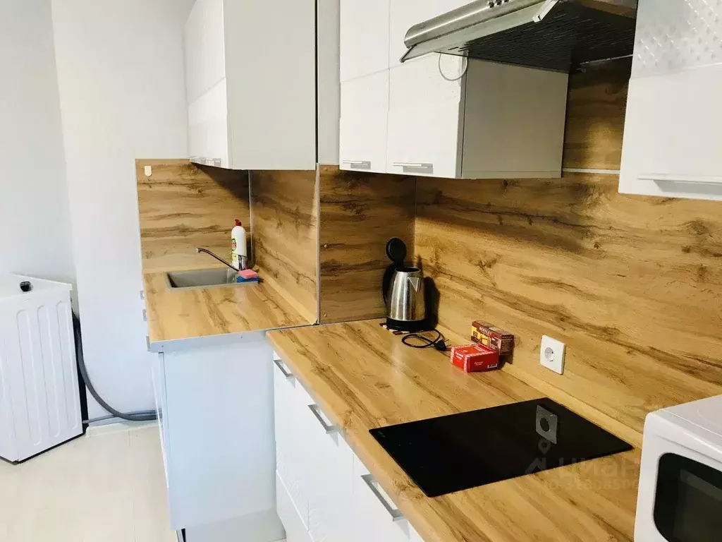 3-к кв. Удмуртия, Ижевск ул. 40 лет Победы, 69 (70.0 м) - Фото 1