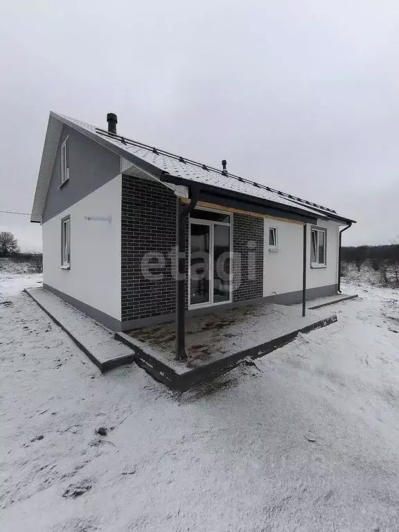 Дом в Курская область, Октябрьский район, Черницынский сельсовет, д. ... - Фото 0