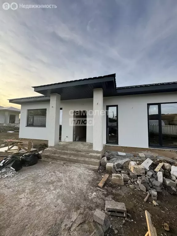 Дом в Октябрьский, улица Буровиков (120 м) - Фото 1