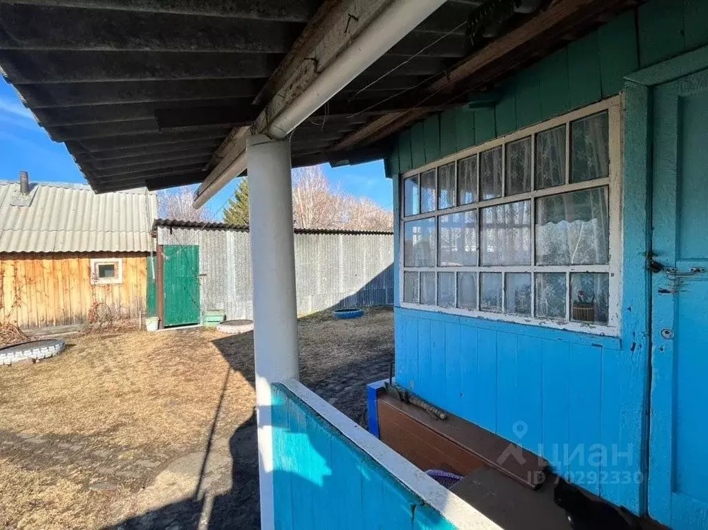 Дом в Омская область, Горьковский район, с. Октябрьское ул. Труда, 9 . - Фото 1