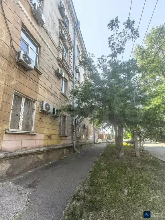 Комната 18,2 м в 6-к., 2/4 эт. - Фото 1