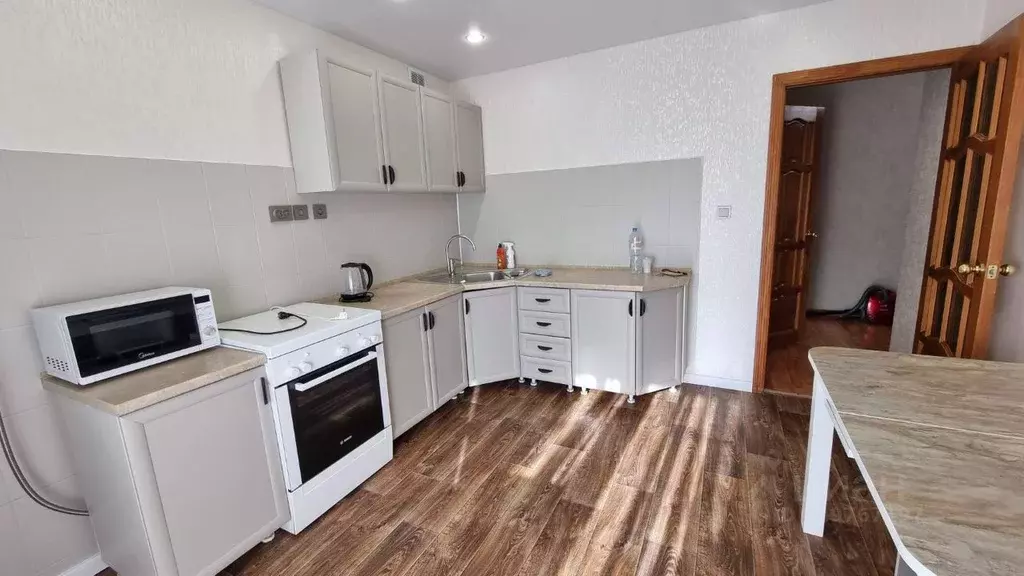 2-к кв. Татарстан, Казань ул. Сафиуллина, 50а (66.8 м) - Фото 0