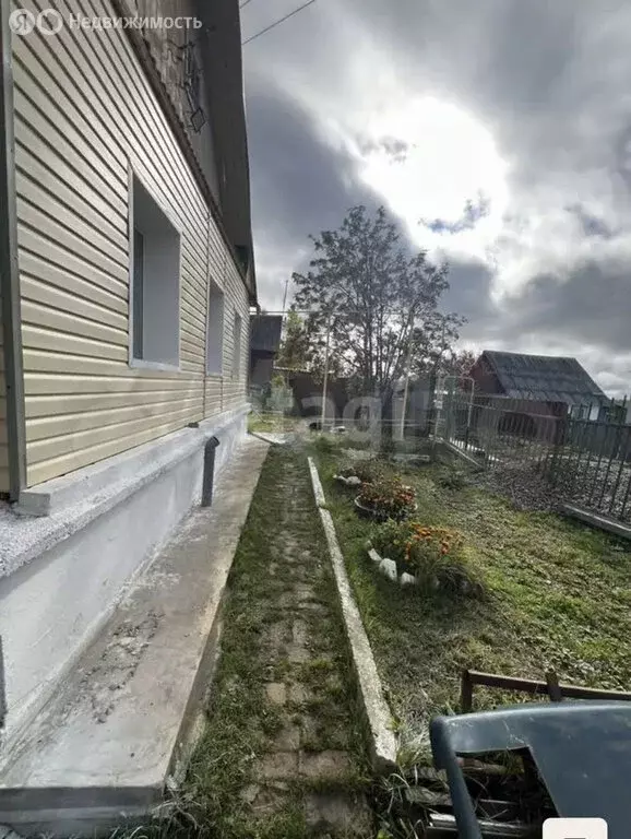 Дом в Углеуральский, Квартальная улица (99 м) - Фото 1
