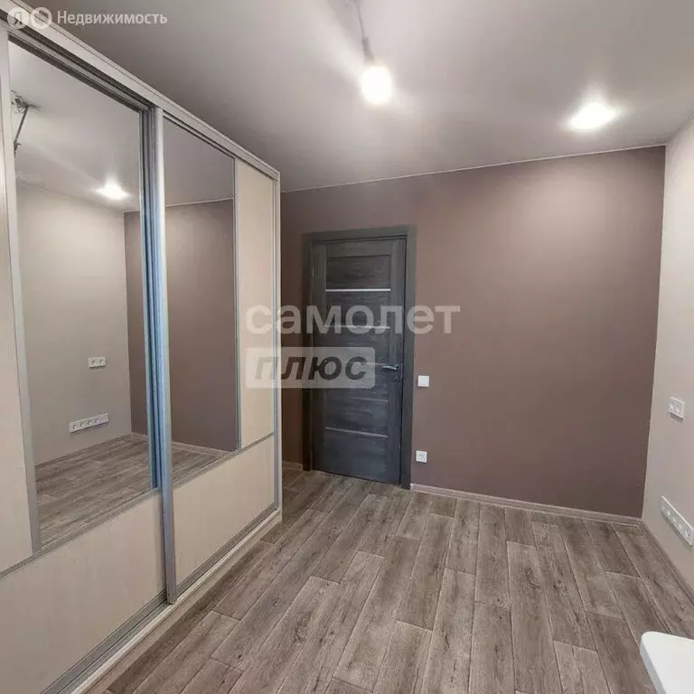 3-комнатная квартира: Волгоград, микрорайон Жилгородок, Колпинская ... - Фото 1