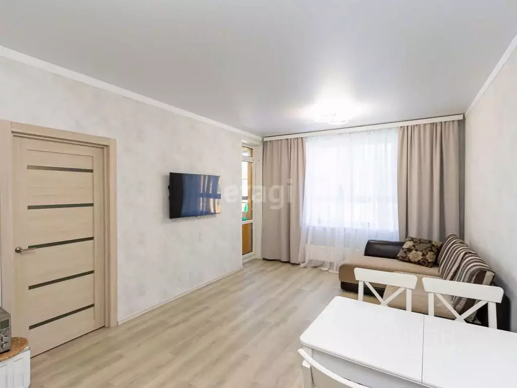 3-к кв. Тюменская область, Тюмень ул. Павла Шарова, 42 (78.5 м) - Фото 0