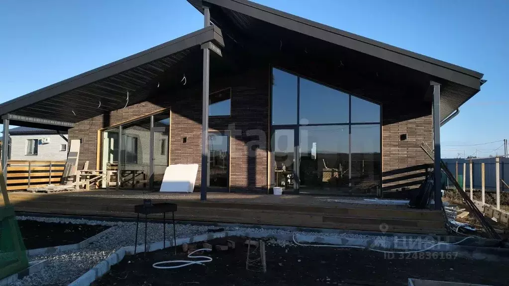 Дом в Саратовская область, с. Усть-Курдюм ул. Васильковая, 9 (158 м) - Фото 1