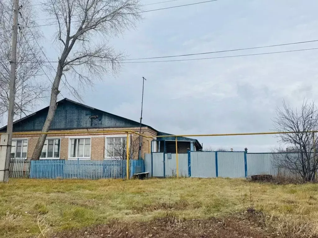 Дом в Оренбургская область, Саракташский район, с. Гавриловка ... - Фото 1