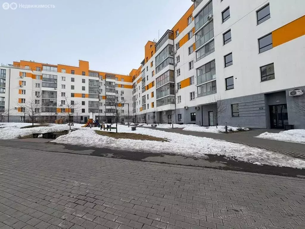 1-комнатная квартира: Тюмень, улица Владимира Бахарева, 3к1 (36.4 м) - Фото 2