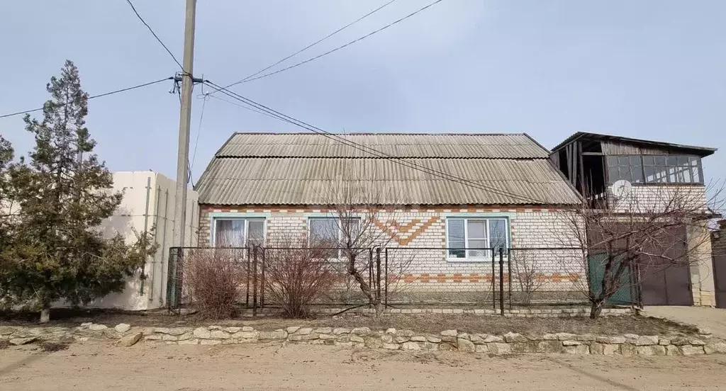 Дом в Волгоградская область, Дубовка ул. Имени Ломоносова, 21 (102 м) - Фото 1