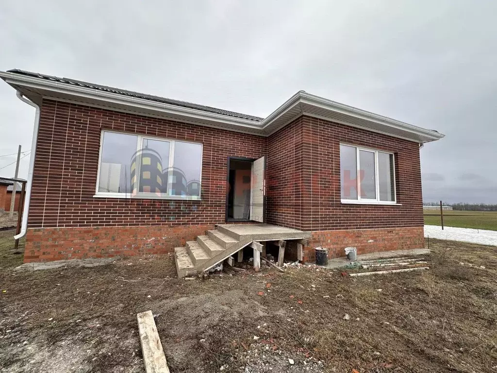 Дом в Ростовская область, Мясниковский район, с. Крым Комсомольская ... - Фото 1