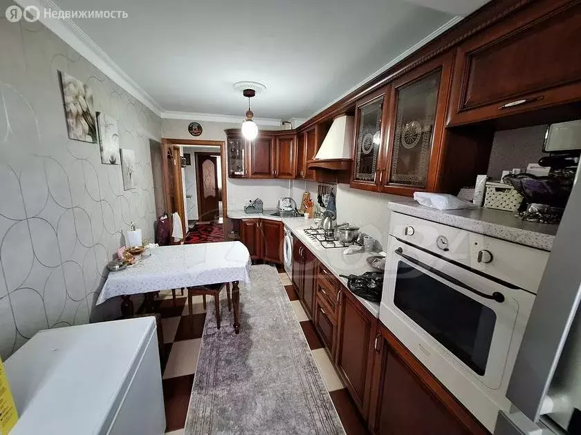 3-комнатная квартира: Махачкала, улица Юсупа Акаева, 1 (70 м) - Фото 0