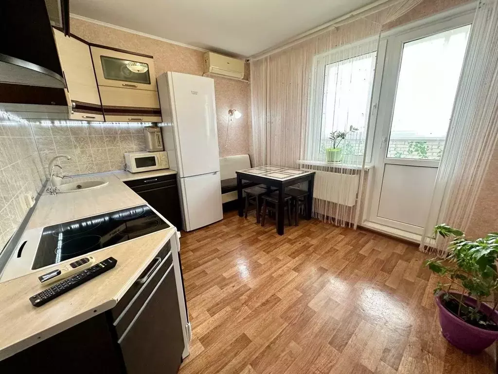 2-к кв. Краснодарский край, Геленджик ул. Маршала Жукова, 1к2 (64.2 м) - Фото 0