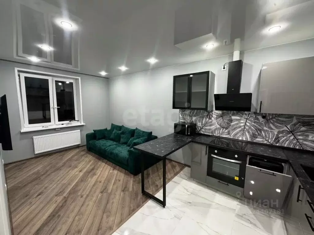 2-к кв. Тюменская область, Тюмень ул. Республики, 204к11 (53.1 м) - Фото 0