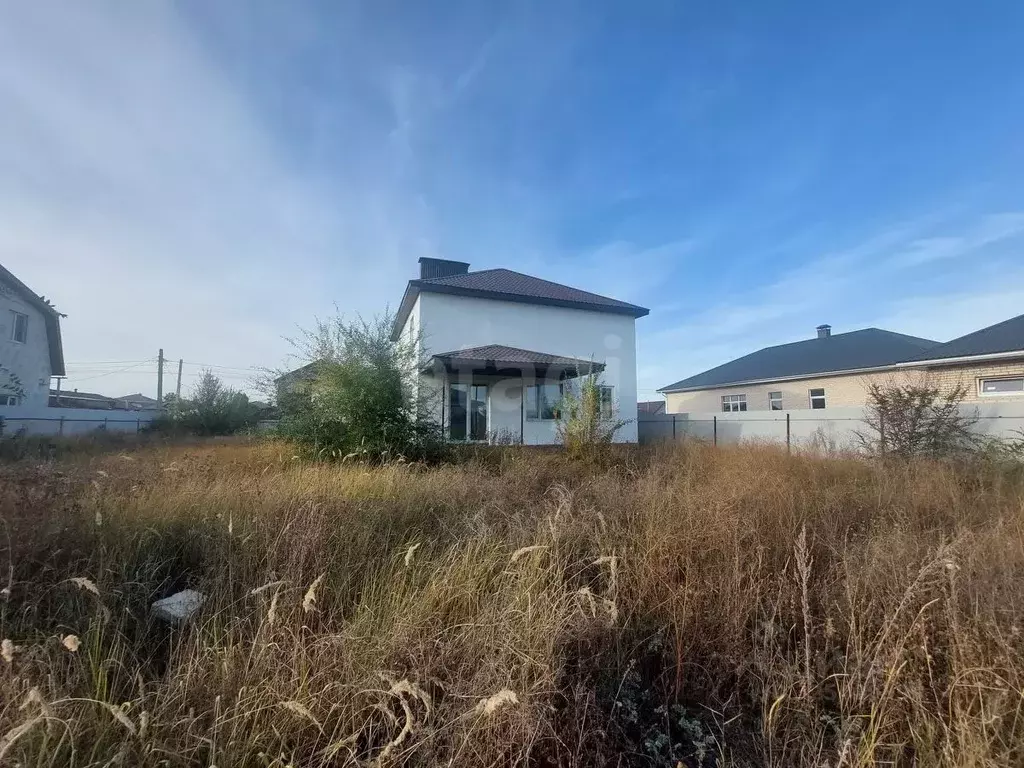 Дом в Саратовская область, Энгельс ул. Шелковичная, 100 (200 м) - Фото 2