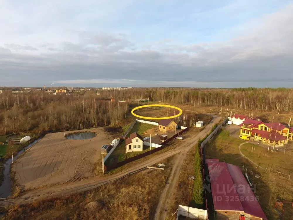 Участок в Новгородская область, Валдай ул. Учхоз (21.0 сот.) - Фото 0