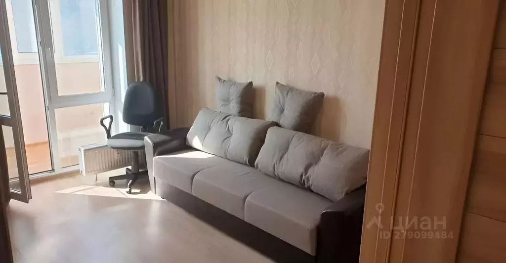 1-к кв. Тюменская область, Тюмень ул. Тимофея Чаркова, 79 (37.0 м) - Фото 1