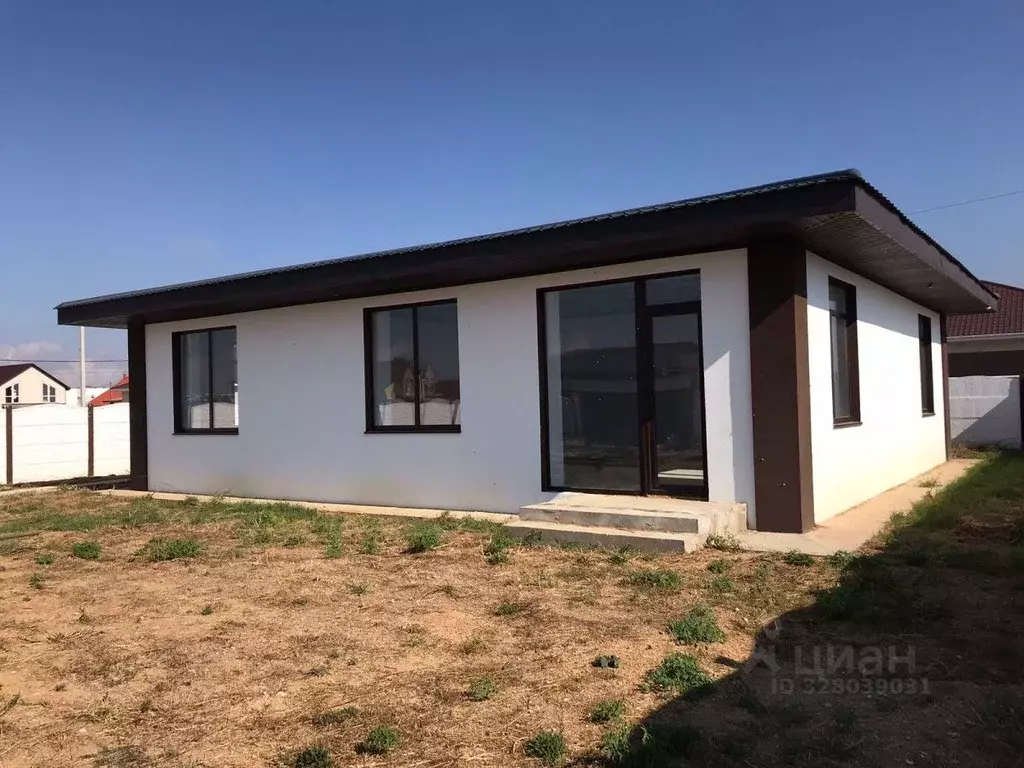 Дом в Крым, Сакский район, с. Уютное  (110 м) - Фото 1