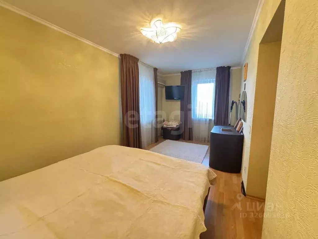 3-к кв. Брянская область, Брянск ул. Вали Сафроновой, 75 (81.0 м) - Фото 2