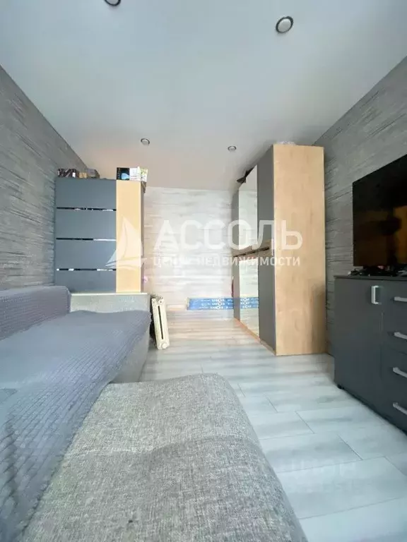 2-к кв. Омская область, Омск просп. Космический, 3 (42.9 м) - Фото 2