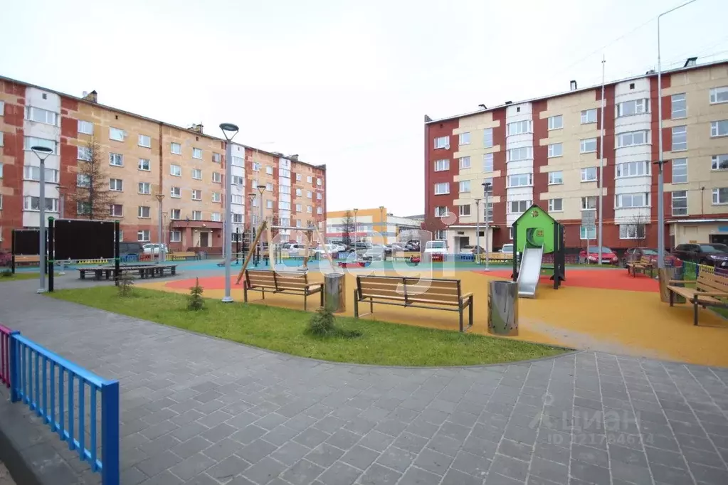 2-к кв. Ямало-Ненецкий АО, Новый Уренгой Надымская ул., 3А (57.1 м) - Фото 2