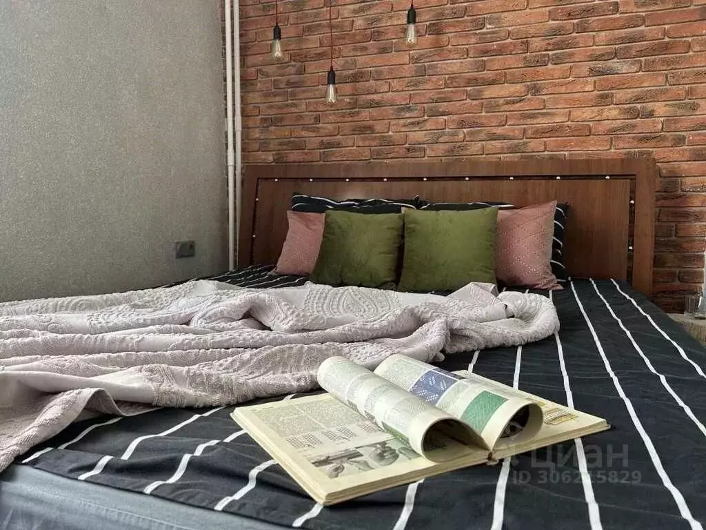 2-к кв. Челябинская область, Челябинск Российская ул., 65 (40.0 м) - Фото 0