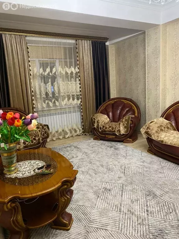 3-комнатная квартира: Махачкала, улица Каммаева, 36 (88 м) - Фото 1