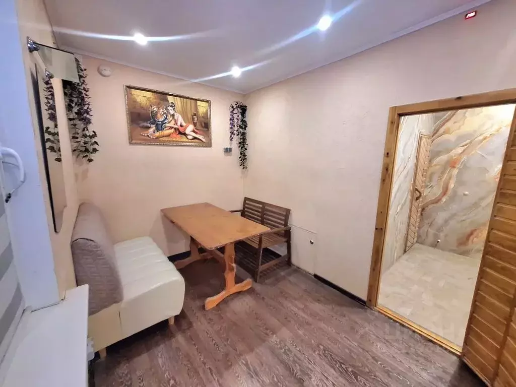 Дом в Саратовская область, Энгельс Лесная ул., 50А (100 м) - Фото 1