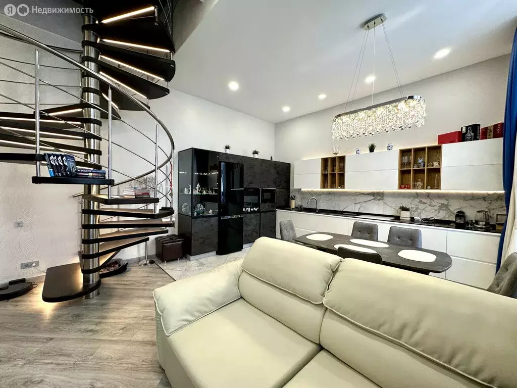 4-комнатная квартира: Киров, улица Воровского, 169 (143.3 м) - Фото 1